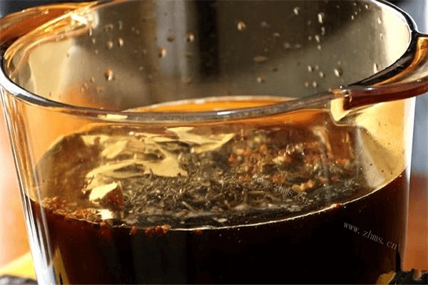 好吃不腻的五香茶叶蛋做法图解4)
