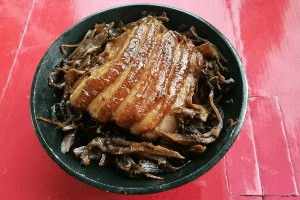 梅干菜扣肉做法图解9)