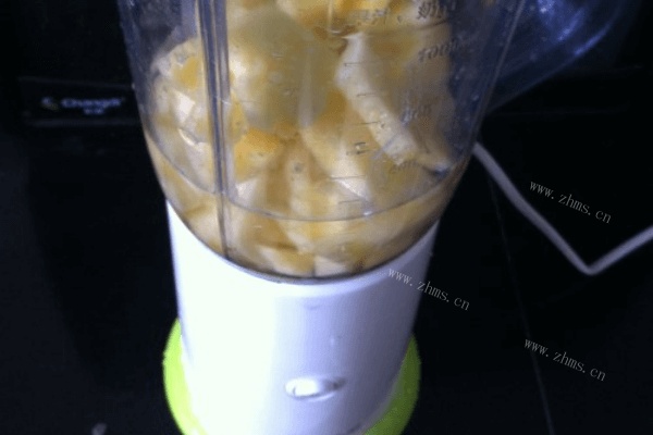好喝的鲜榨菠萝汁做法图解2)