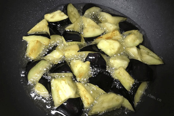 家常肉末茄子做法图解3)
