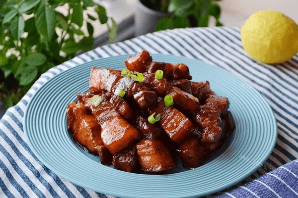 烧汁红烧肉超级好吃，不容等待哦。