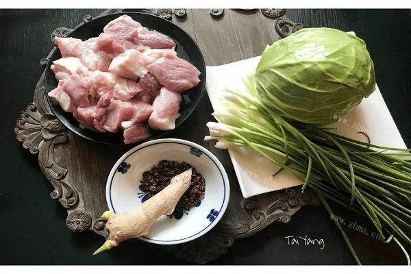 包菜猪肉水饺的做法做法图解3)