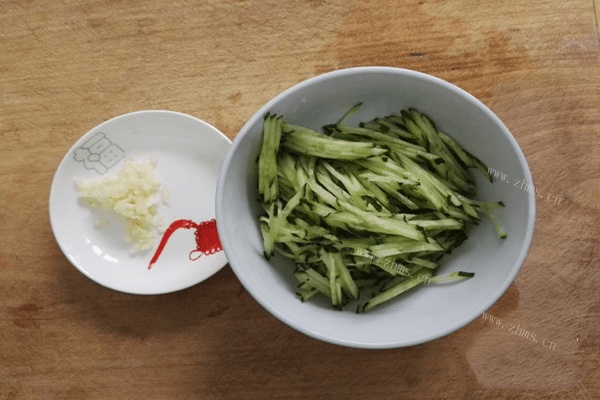 美味的凉拌蕨根粉做法图解2)