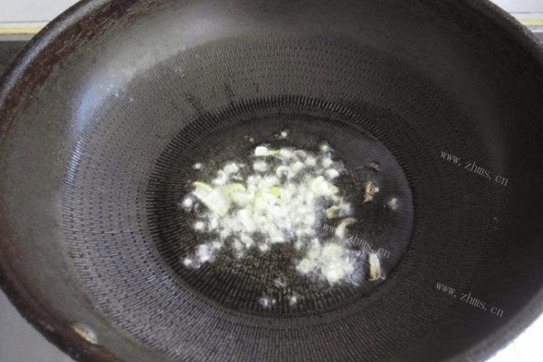 竹笋竹荪滋补鸡汤做法图解4)