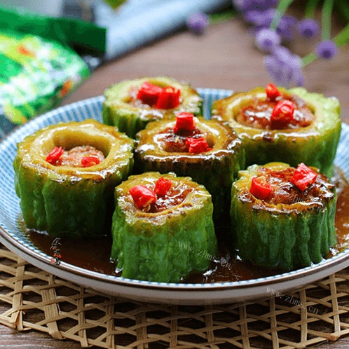 客家名菜《苦瓜酿猪肉》
