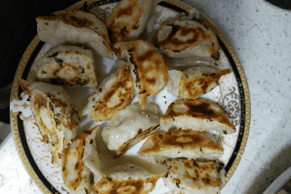 锅贴饺子做法图解6)