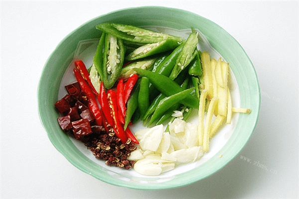小炒牛肉超好吃，美味营养，口水忍不住啦。做法图解4)