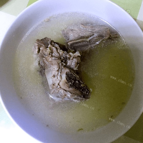 美味的清炖排骨汤