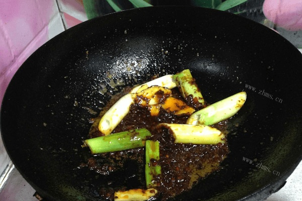 胖头鱼炖豆腐做法图解4)