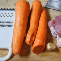 简单的红萝卜猪肉饺子馅的做法的做法图解二