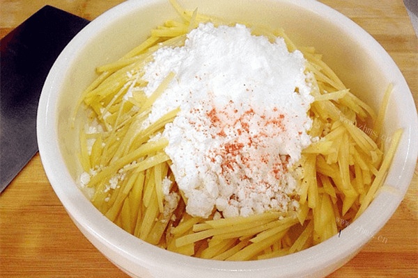土豆丝饼做法图解3)