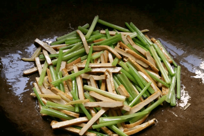美味攸县香干炒肉做法图解5)