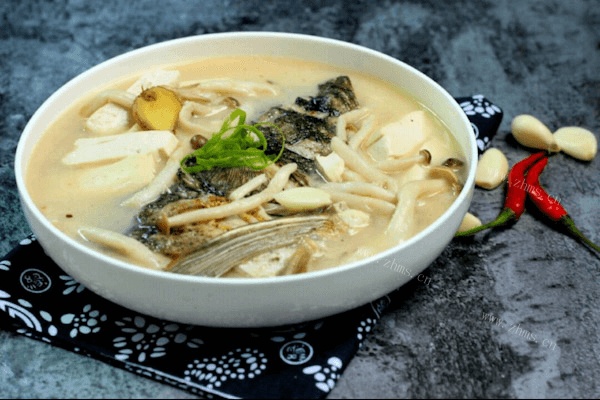 十分营养的鱼头豆腐汤做法图解6)