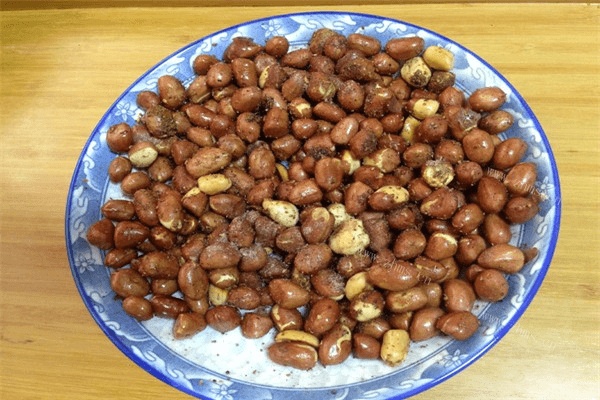 花生米怎么做好吃？快来看看这道养人的炸花生米做法图解8)