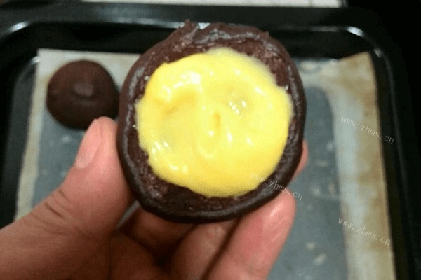 巧克力奶油派是如何制作的呢做法图解4)