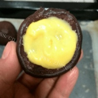 巧克力奶油派是如何制作的呢的做法图解四