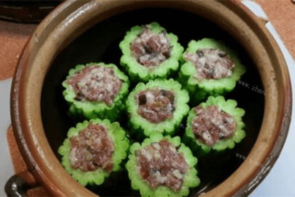 客家名菜《苦瓜酿猪肉》做法图解5)
