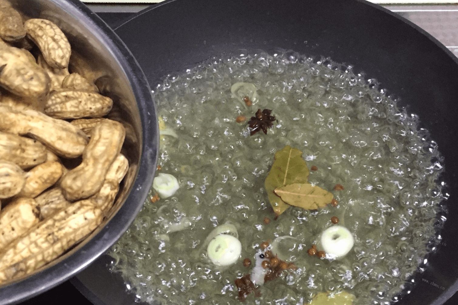 在家做的水煮花生做法图解5)