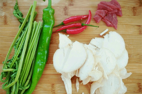 家常山野菜炒肉做法图解1)