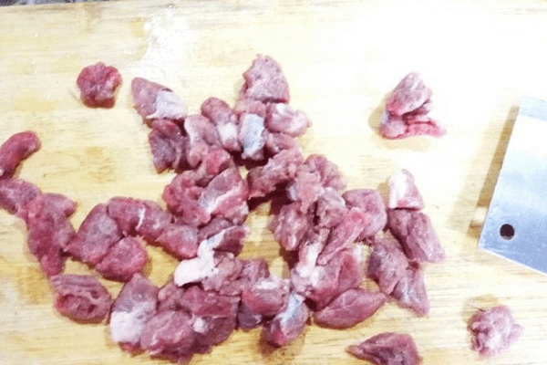 好吃的烧烤牛肉串的做法做法图解1)