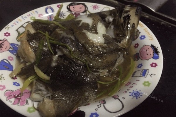 美味的清蒸鸦片鱼做法图解3)