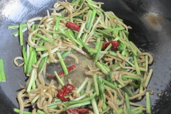 至爱的韭菜花炒银鱼仔做法图解5)