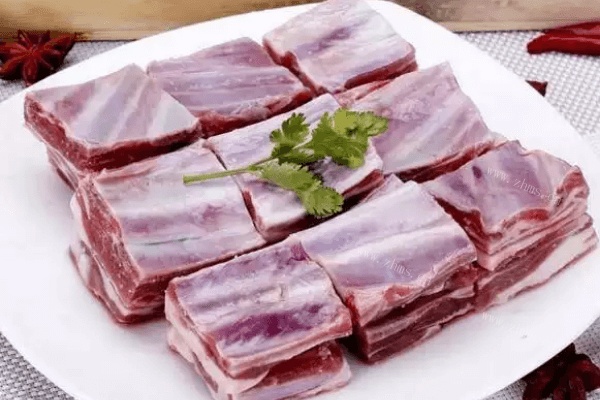 诱人的腐乳蒸排骨做法图解1)