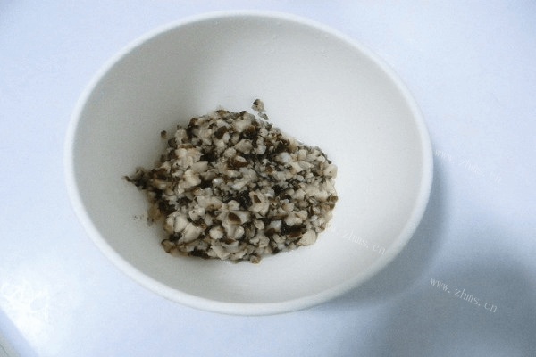  美味的青菜香菇虾仁包子做法图解2)