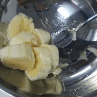 香蕉松饼-电饼铛菜谱的做法图解二