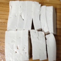 冬季的营养素汤：海带豆腐汤的做法图解二