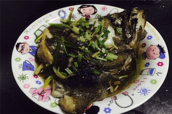 美味的清蒸鸦片鱼做法图解5)