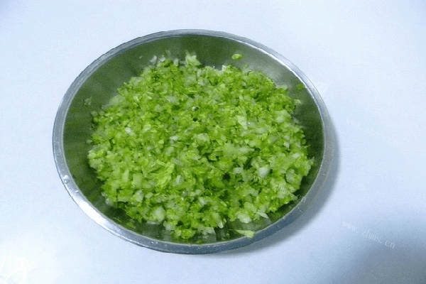 美味的青菜香菇虾仁包子做法图解3)