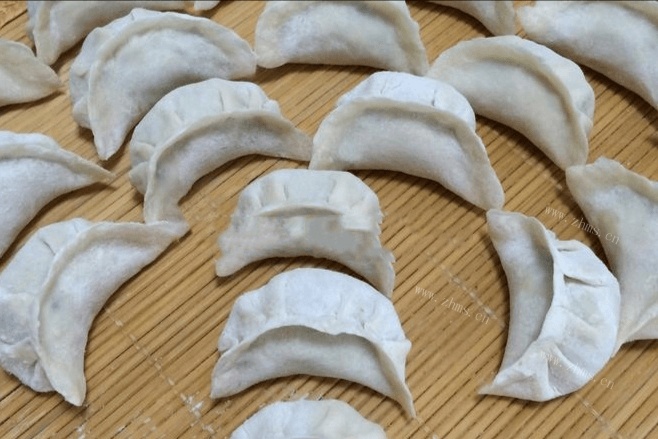 常吃不腻的烫面蒸饺做法图解6)