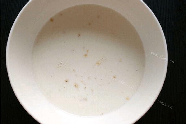 牛奶燕麦粥做法图解2)