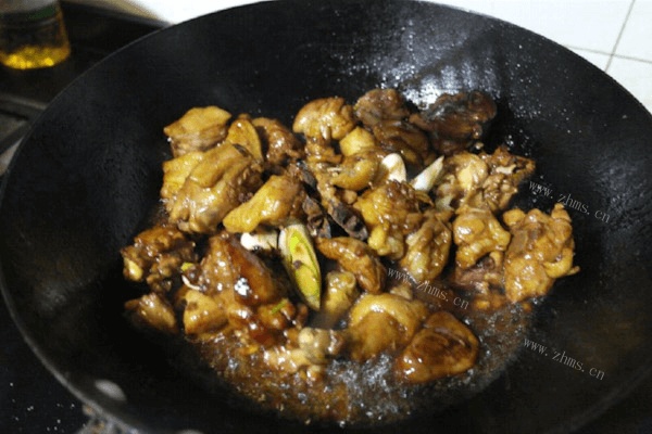 美味土豆烧鸭腿做法图解3)