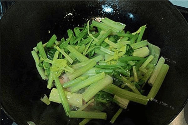 素炒芹菜做法图解4)