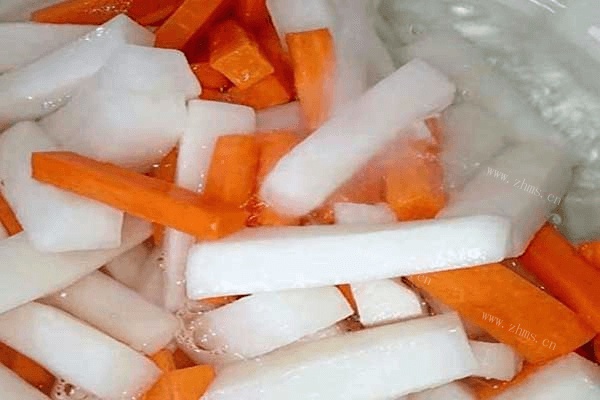 家常酸甜爽口的酸萝卜做法图解4)