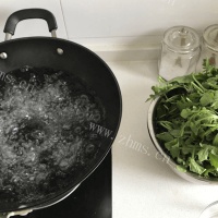 绿色食物菜包子的做法的做法图解二