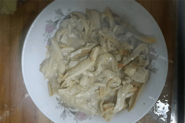 美味的小炒河蚌肉做法图解4)