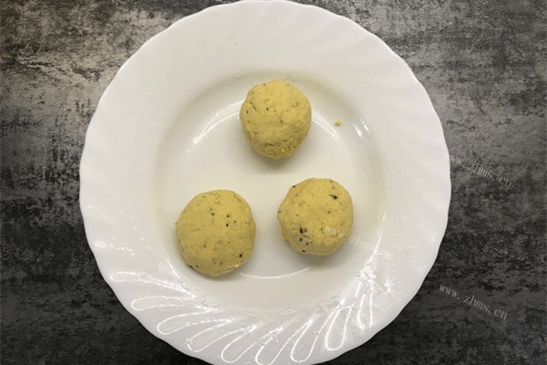 传统小食黄豆面玉米饼做法图解5)