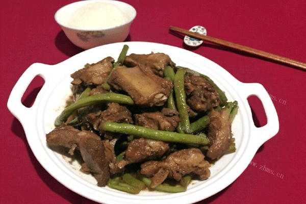 排骨炖豆角做法图解6)