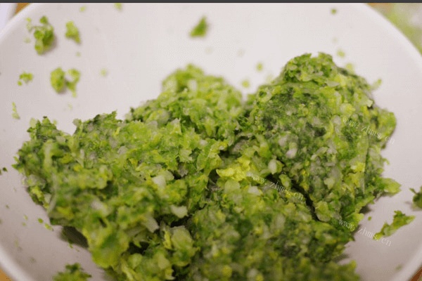 美味的白菜猪肉馅饺子做法图解2)