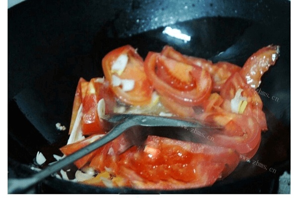 美味的西红柿炒菜花做法图解4)