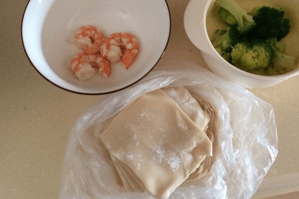 宝宝辅食-西兰花虾仁馄饨做法图解1)