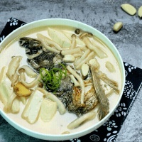 十分营养的鱼头豆腐汤的做法图解五