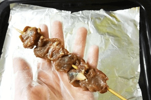 好吃的烧烤牛肉串的做法做法图解5)