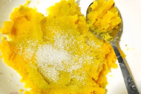 自制美味薯饼做法图解2)