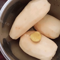 产妇进补汤品-莲藕玉米排骨汤的做法图解三