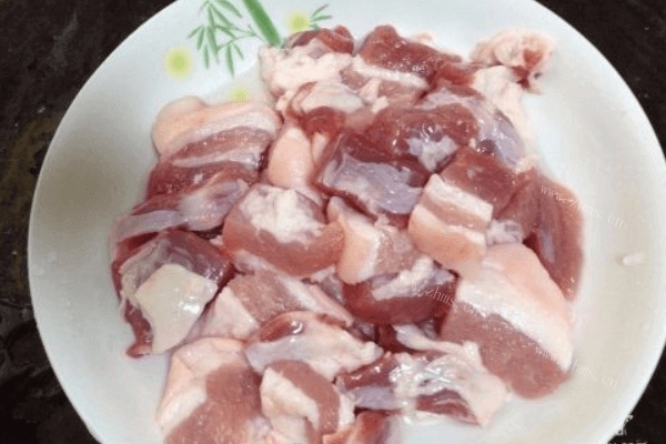外婆的土豆炖酥肉做法图解2)