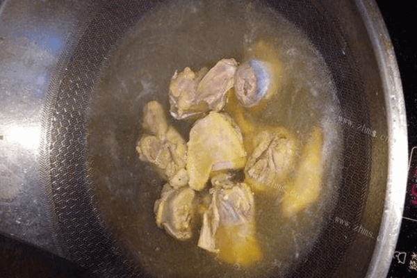 竹笋竹荪滋补鸡汤做法图解5)